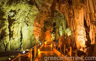 La grotte de Agios Ioannis Iraklia Cyclades Grèce